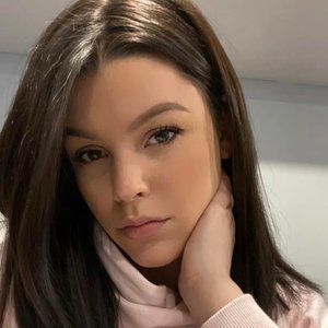 Meet your Posher, Claudia